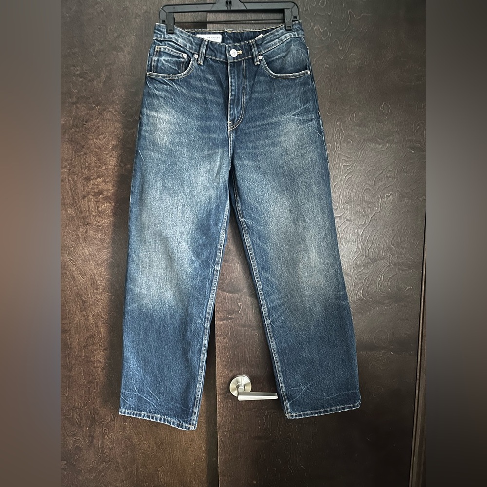 Zara OVERSIZE TRF
RELAXED JEANS
WITH A HIGH WAIST
27 (CA 4) | 
REF. 5252/218 - Picture 2 of 3